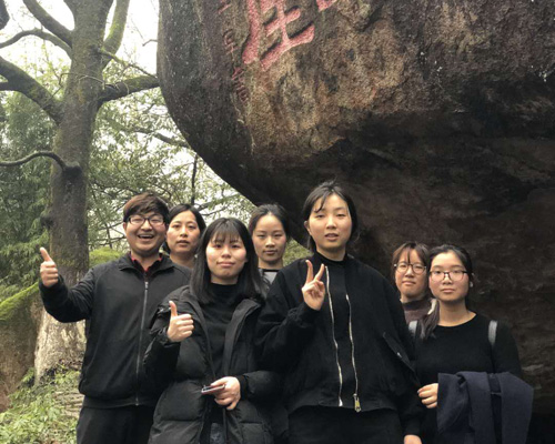 ̤һ·������ɫ�Ĺŵ�